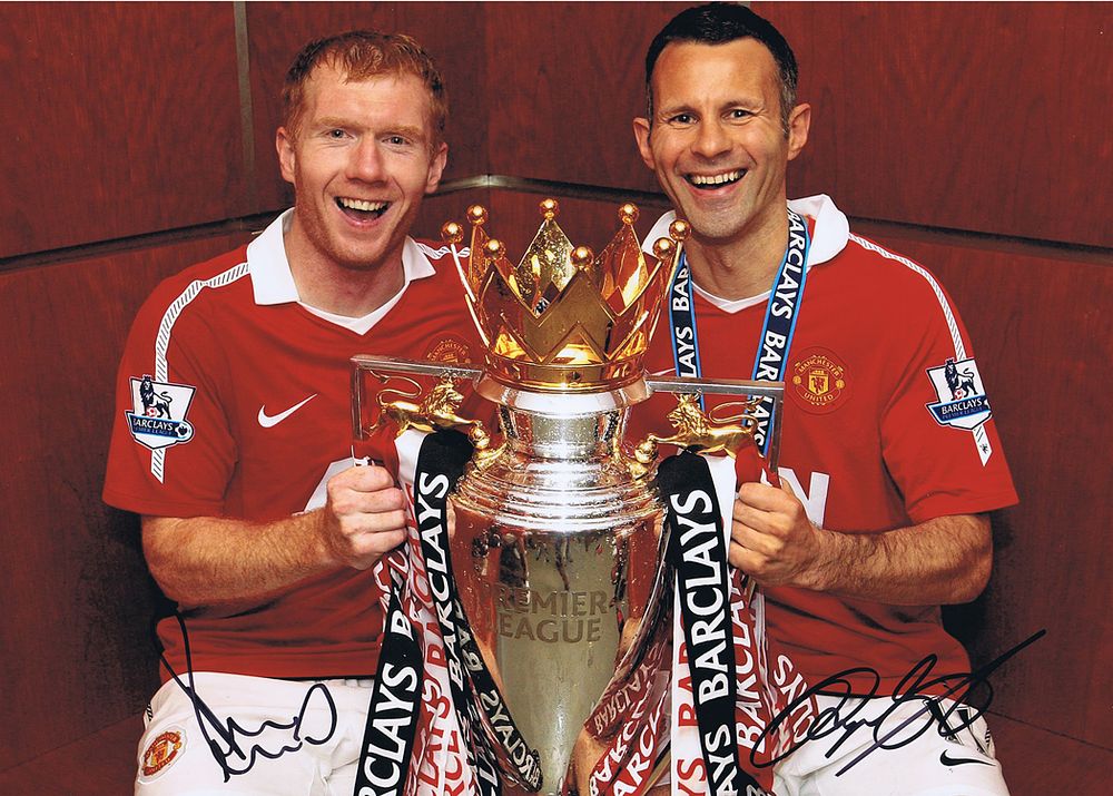 Lot 604: Autographed MAN UNITED 2011 16 x 12 Photo...