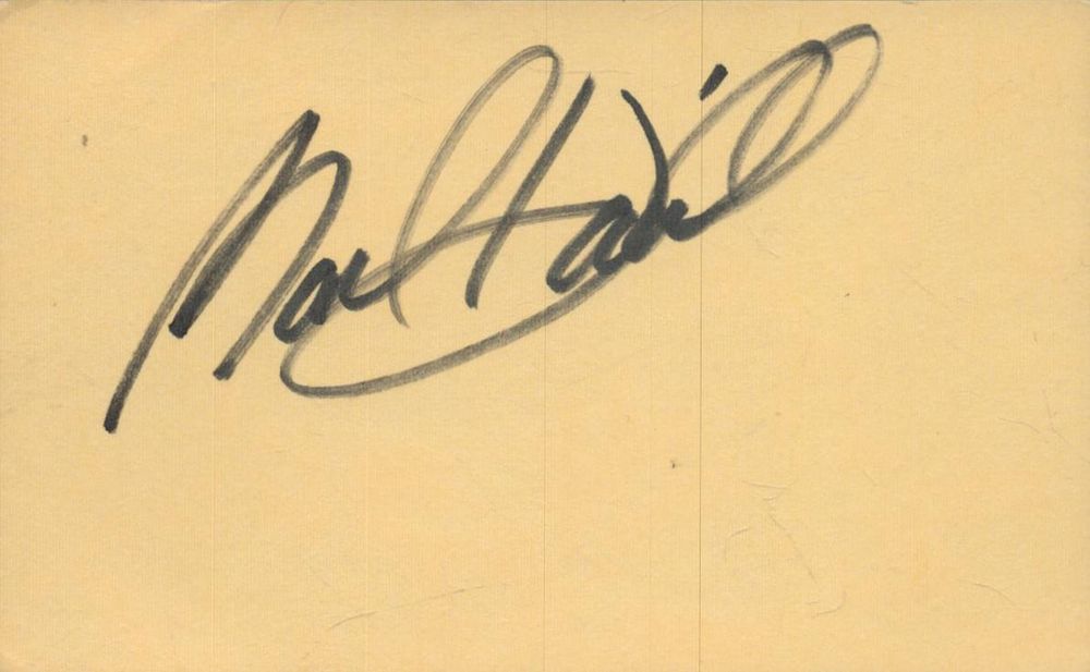Lot 624: Mark Hamill signed 4x2.5 inch approx card. Good...