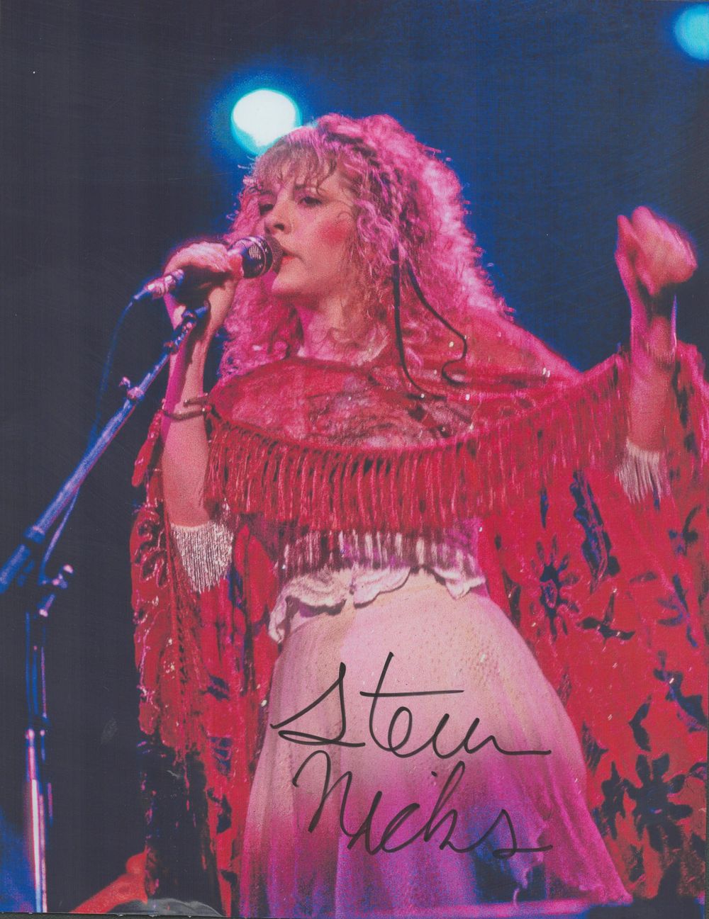 Lot 117: Stevie Nicks signed 10x8 inch colour photo. Good...