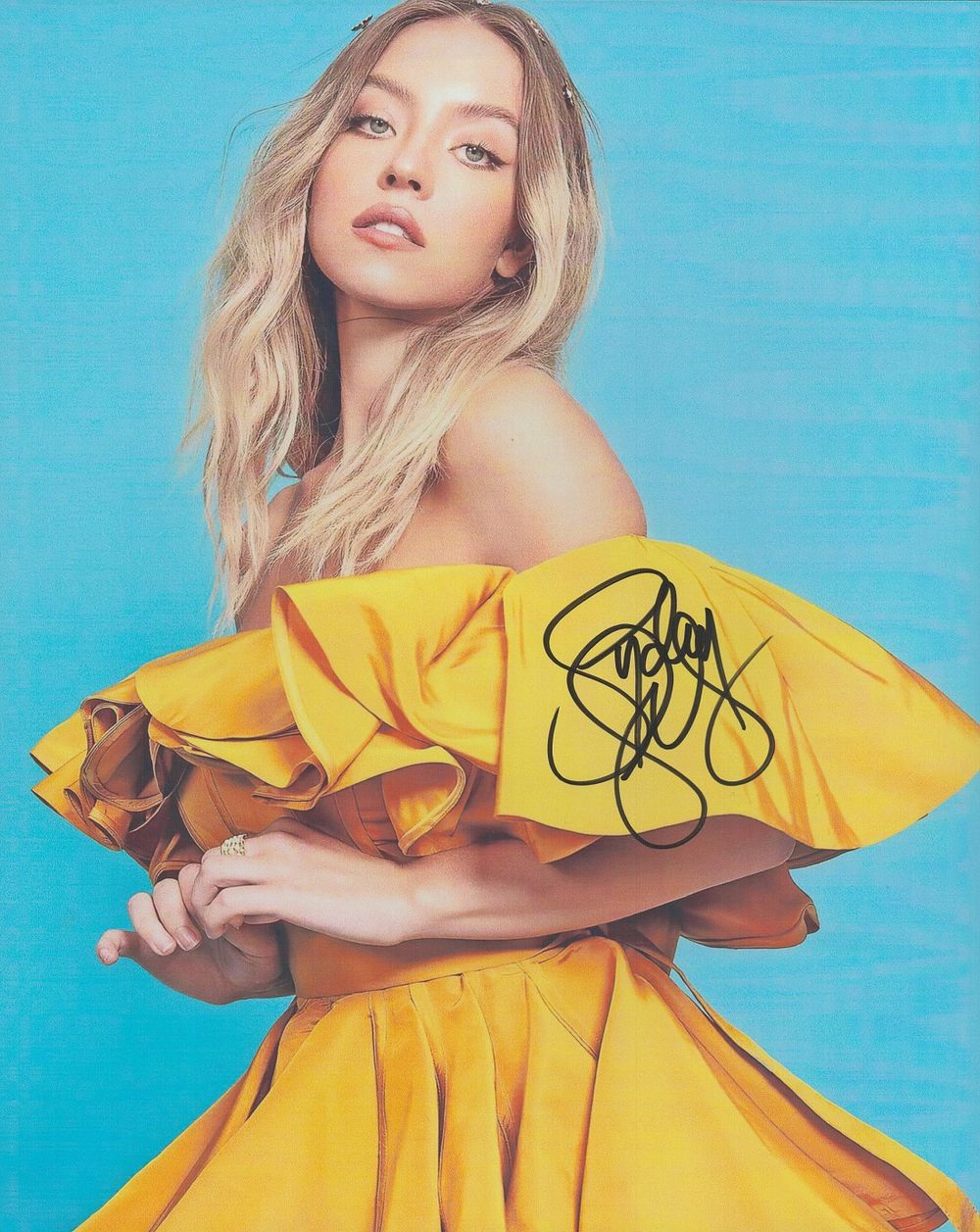 Lot 121: Sydney Sweeney signed 10x8 inch colour photo. Good...