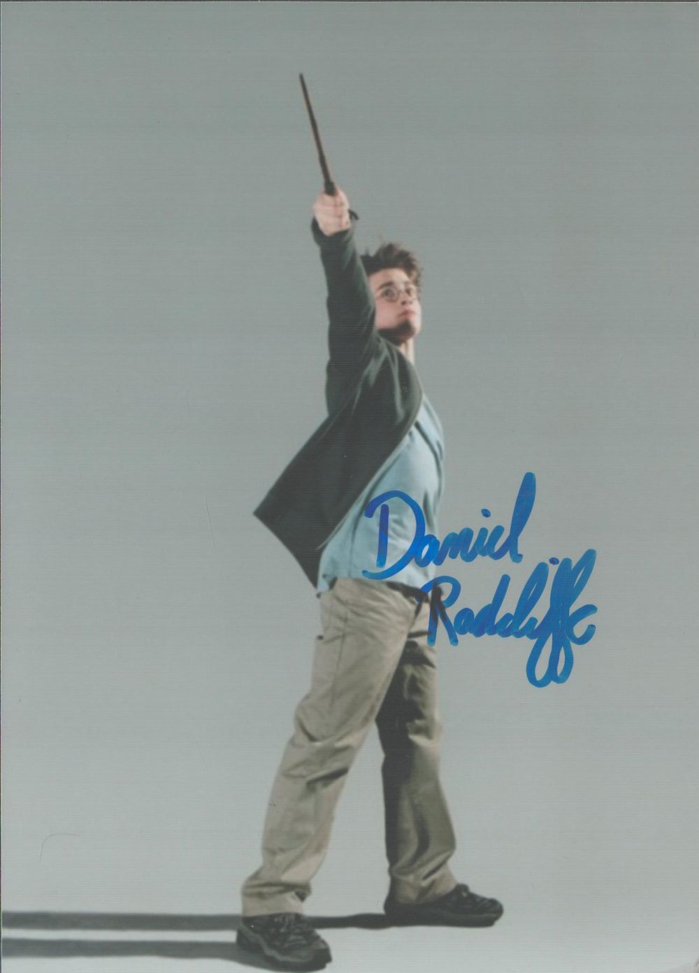 Lot 143: Daniel Radcliffe signed 7x5 inch Harry Potter colour...
