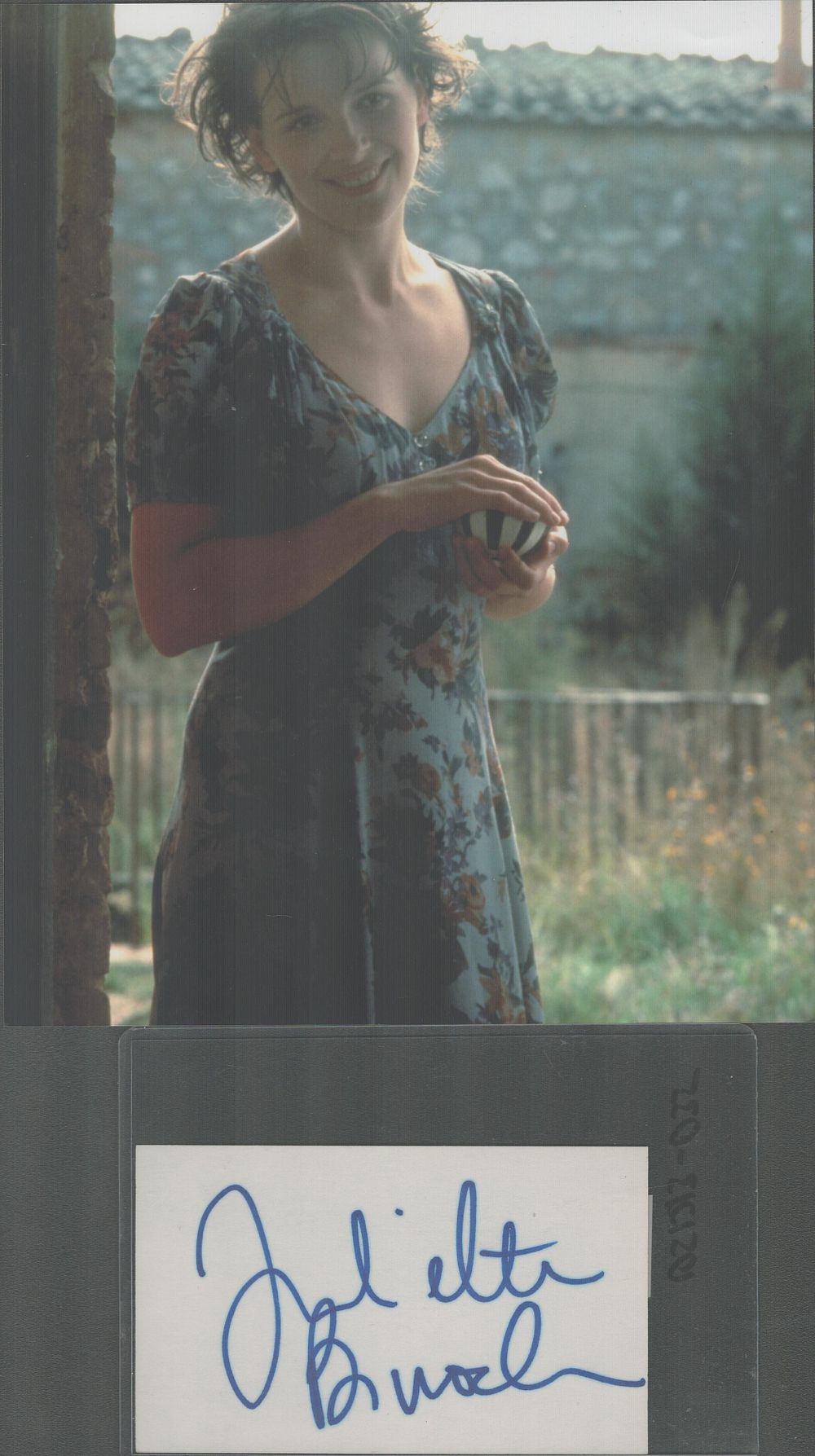 Lot 145: Juliette Binoche signed 5x3 inch white card and...