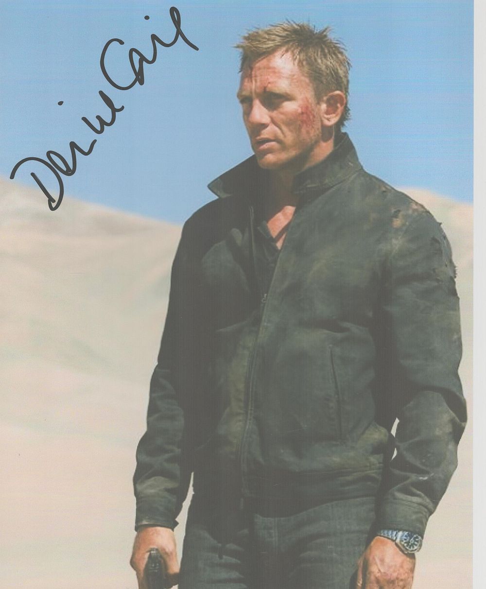 Lot 173: Daniel Craig signed 10x8 inch James Bond colour...
