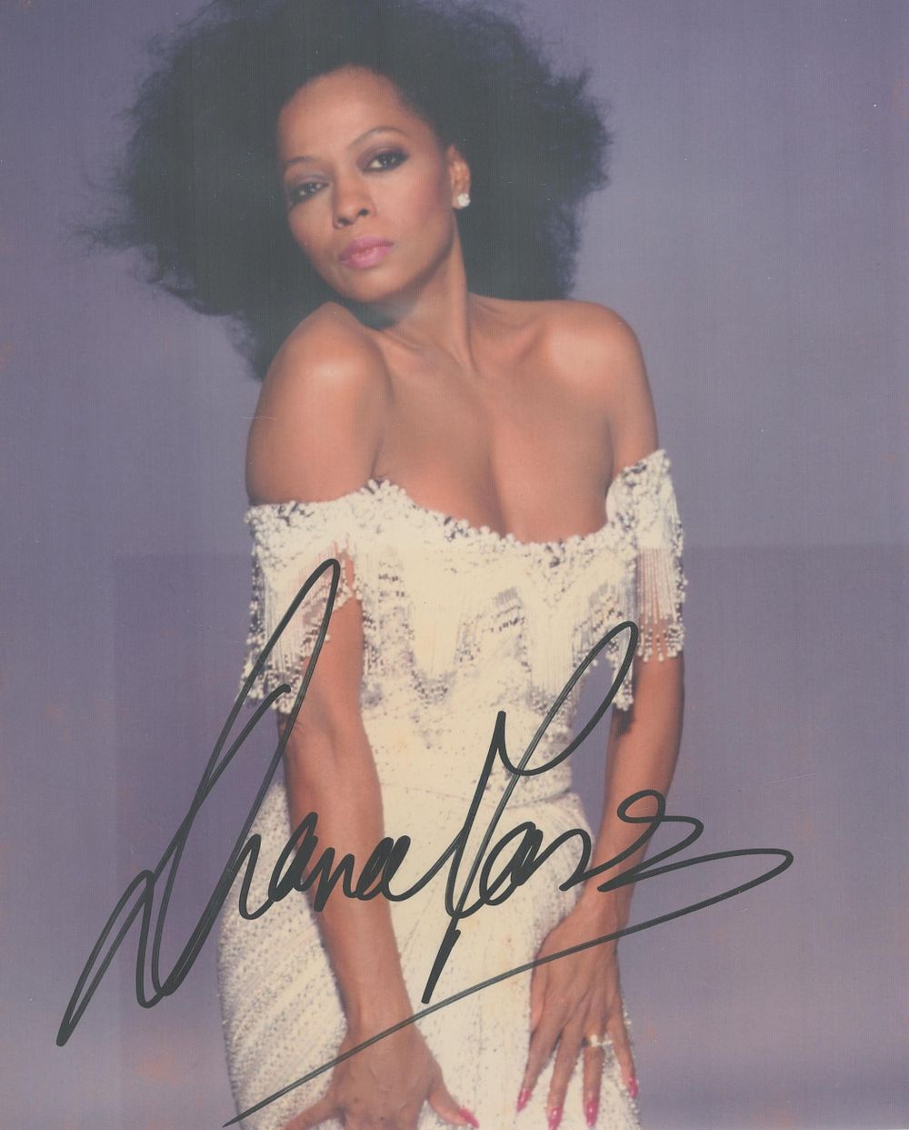 Lot 211: Diana Ross signed 8x6 inch approx colour photo....