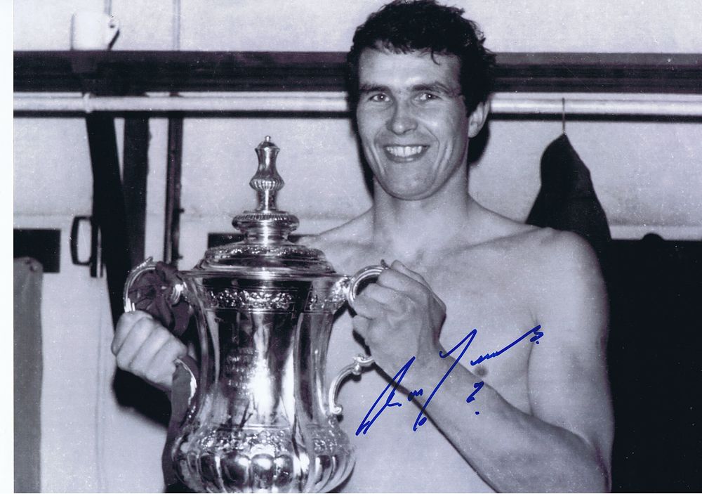Lot 251: Autographed RON YEATS 16 x 12 Photo :...