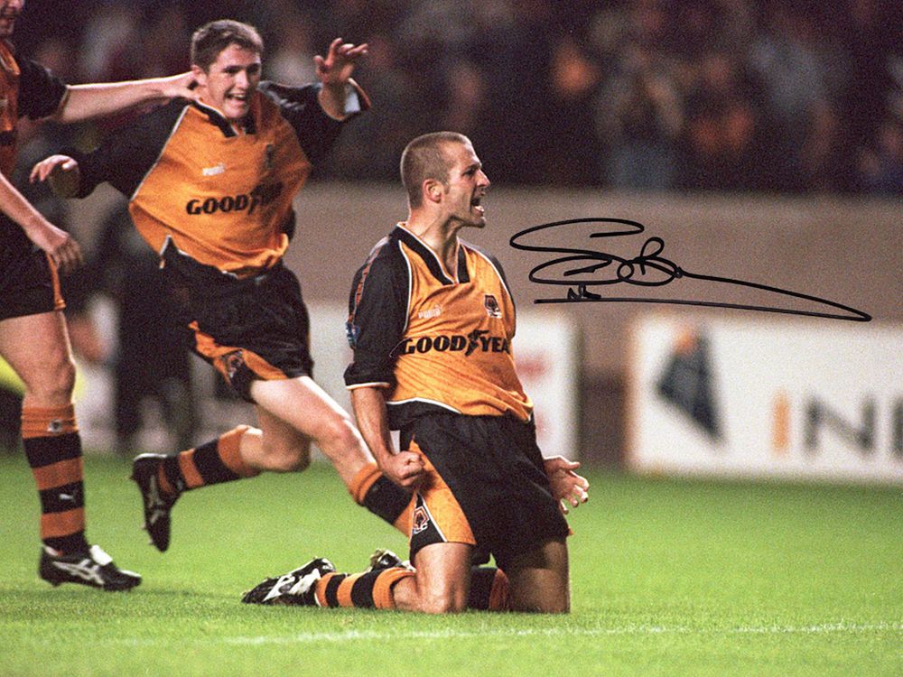 Lot 261: Autographed STEVE BULL 16 x 12 Photo :...