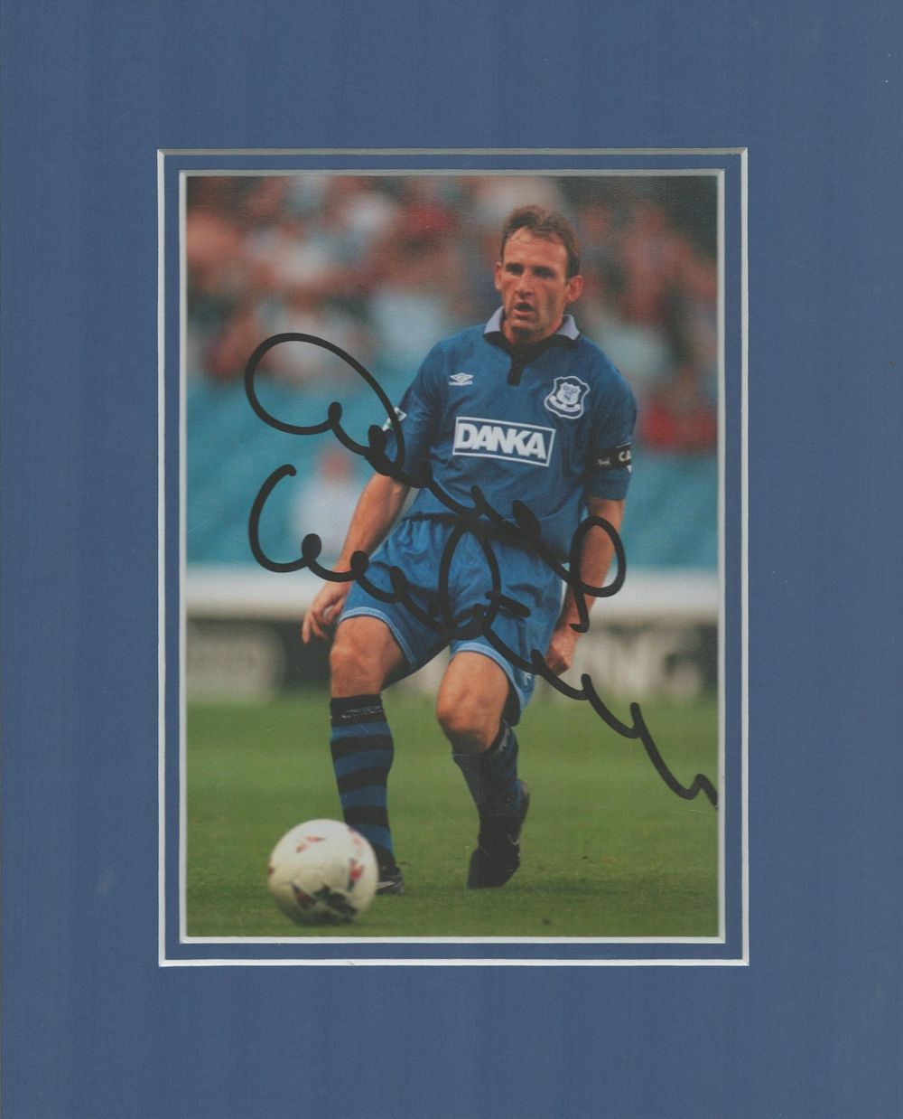 Lot 301: Dave Watson signed colour photo Approx. 7.5x5.5 Inch....