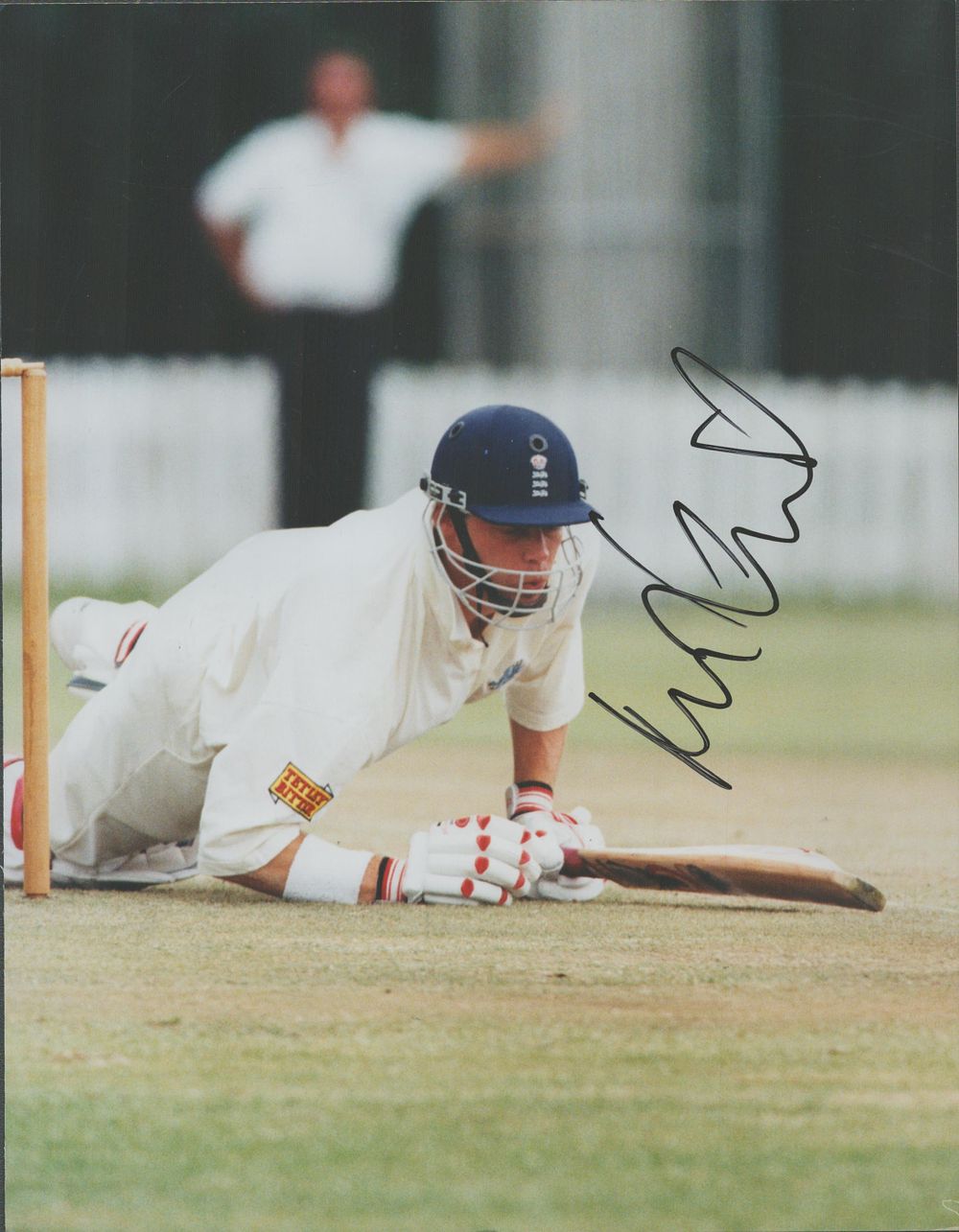 Lot 305: Nick Knight signed colour photo 10x8 Inch. Is...