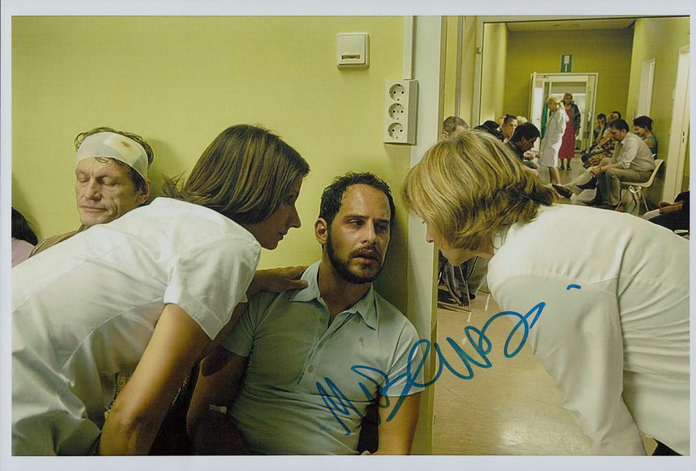 Lot 455: Moritz Bleibtreu signed colour photo Approx. 12x8 Inch....