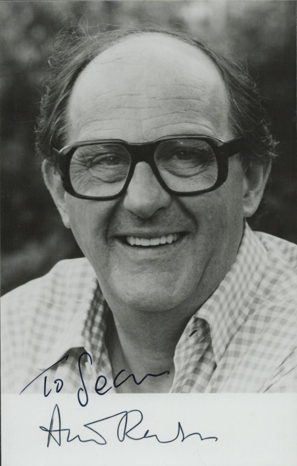 Lot 471: Anton Rodgers signed black & white photo 5.5x3.5...