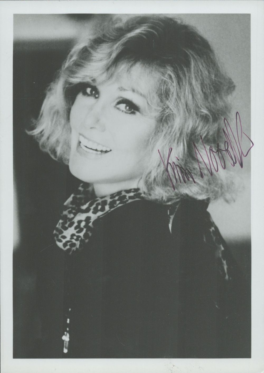 Lot 497: Kim Novak signed black & white photo 7x5...