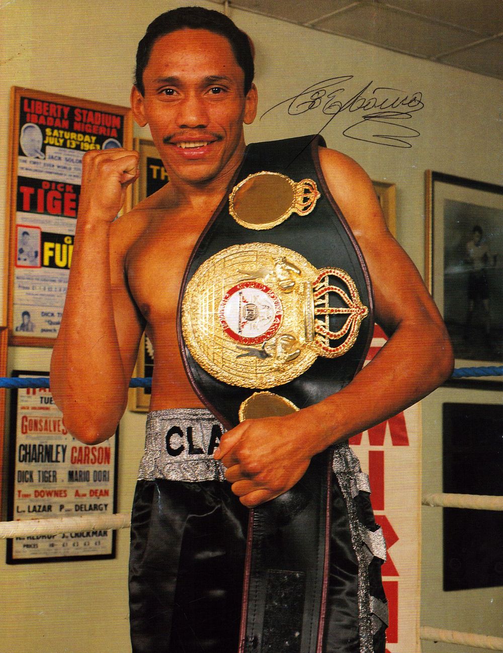 Lot 563: Boxer, Crisanto España signed promo colour photo Approx....