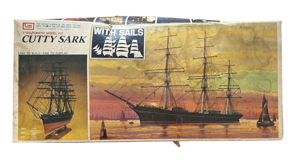 Lot 652: Model Ship Cutty Sark 1/120 plastic model kit...