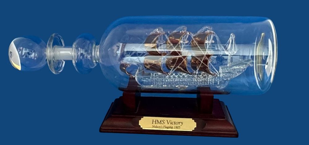 Lot 665: HMS Victory Nelson`s Flagship 1805 glass ship in...