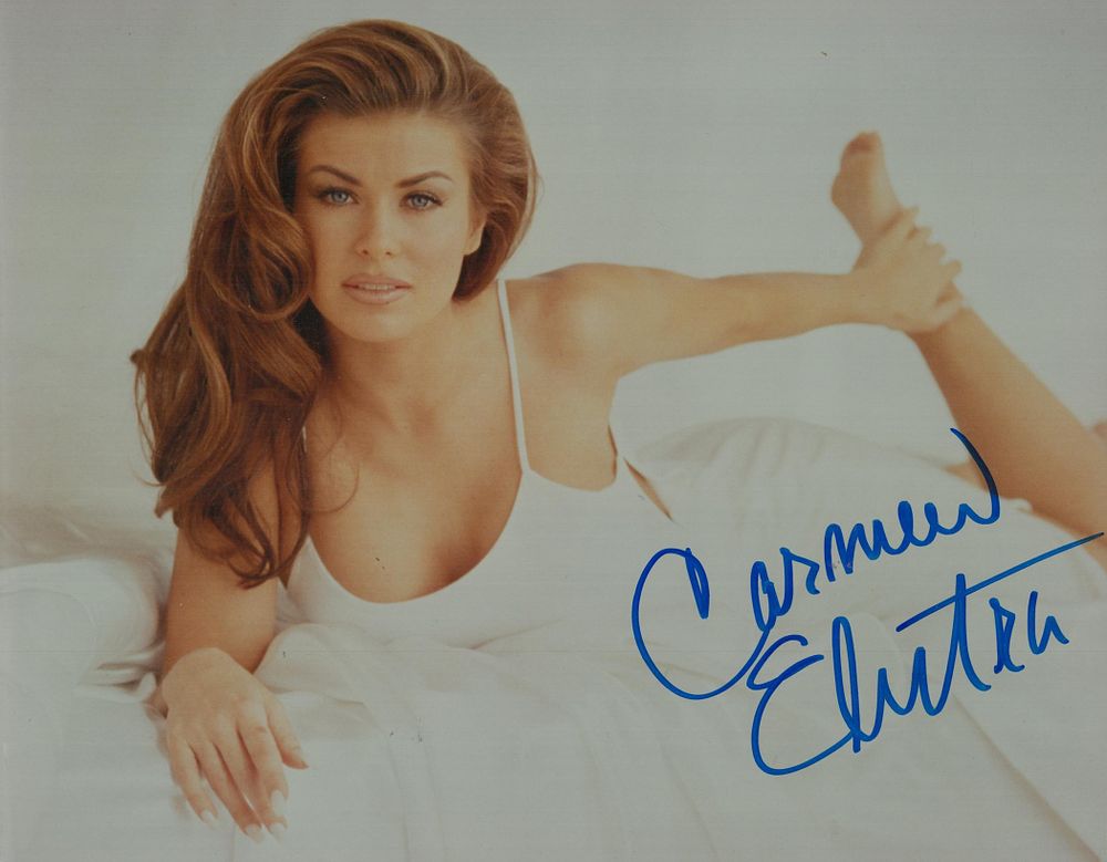 Lot 689: Carmen Electra signed 10x8 inch colour photo. Good...