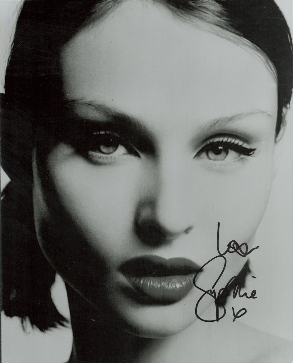 Lot 386: Sophie Ellis Bextor signed 10x8 inch black and...