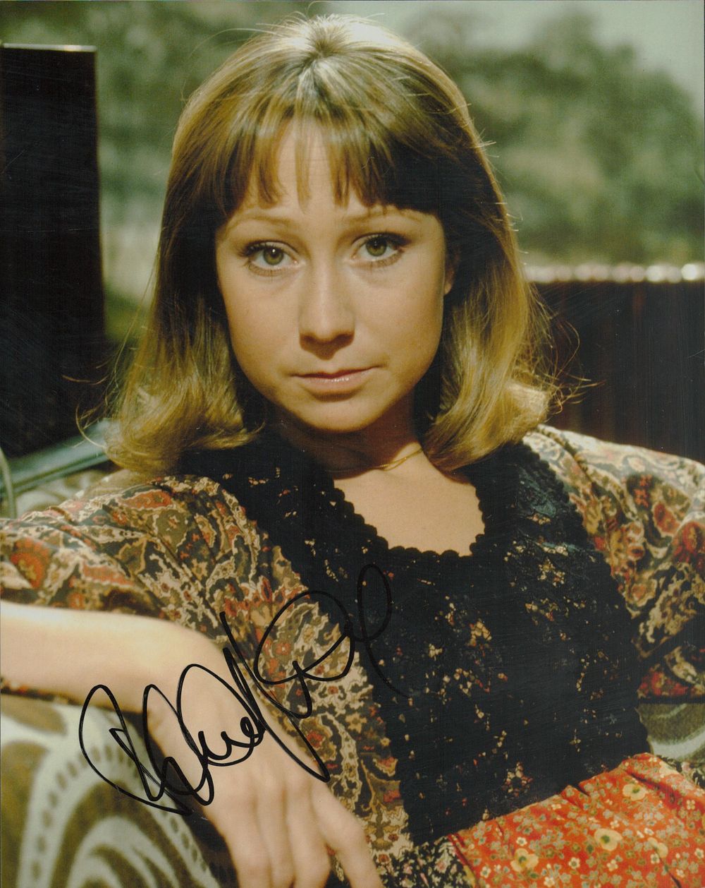 Lot 404: Felicity Kendal signed 10x8 inch colour photo. Good...