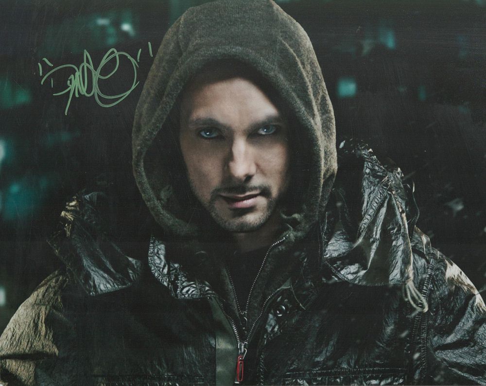 Lot 459: Dynamo signed 10x8 inch colour photo. Good condition....