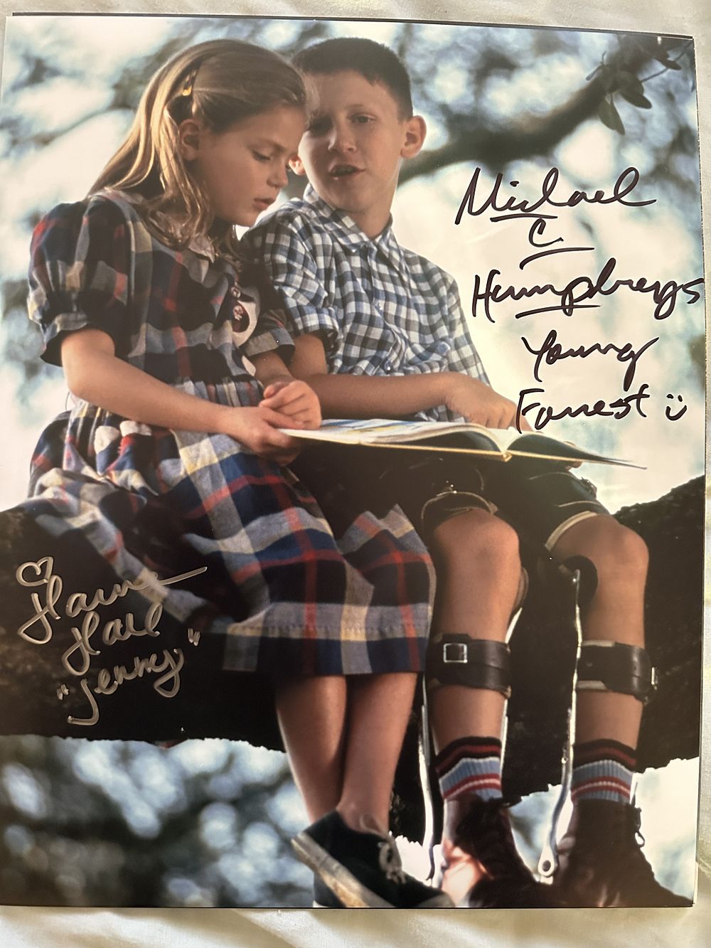 Lot 592: Forrest Gump 14x11 colour movie scene photo signed...