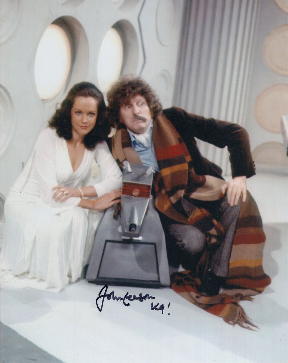 Lot 673: Doctor Who 8x10 colour photo signed by actor...