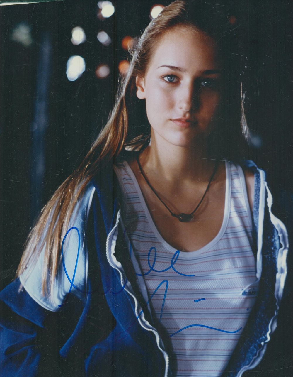 Lot 91: Leelee Sobieski signed 10x8 inch colour photo.. Good...