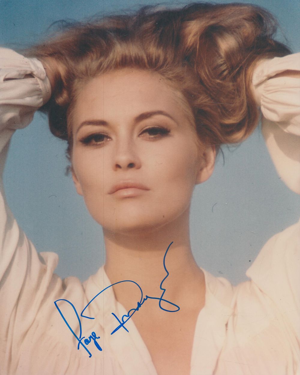 Lot 134: Faye Dunaway signed 10x8inch colour photo. Bonnie and...