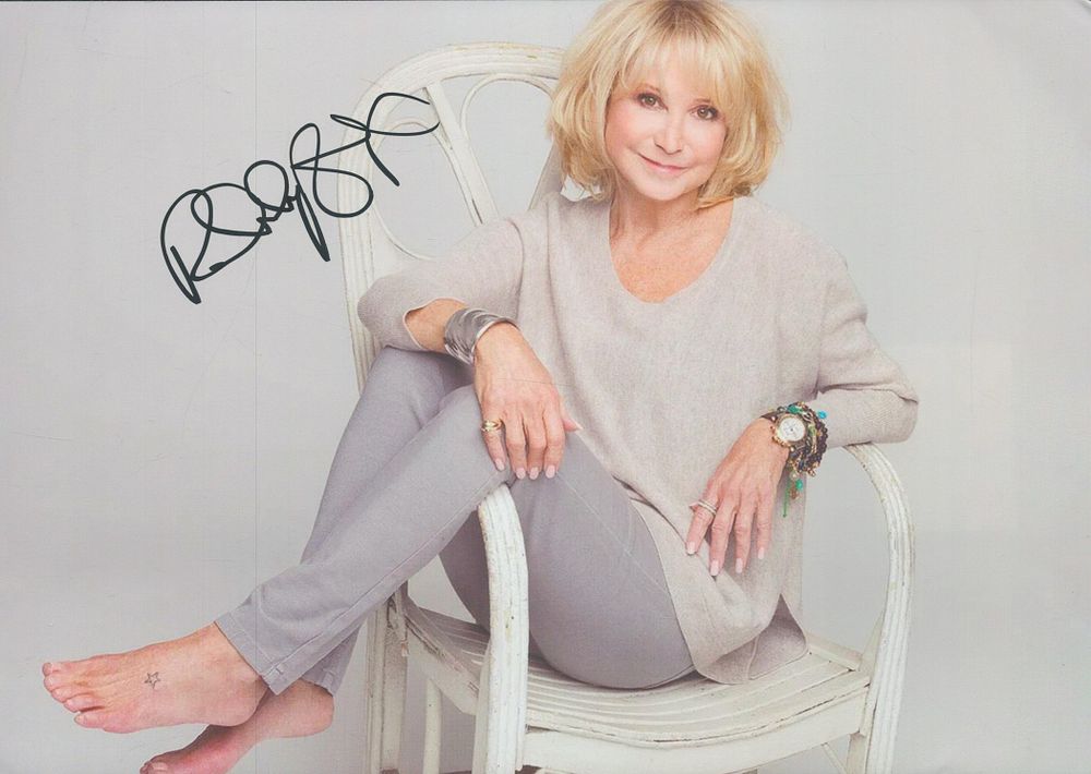 Lot 138: Felicity Kendal signed 12x8inch colour photo. Good condition....