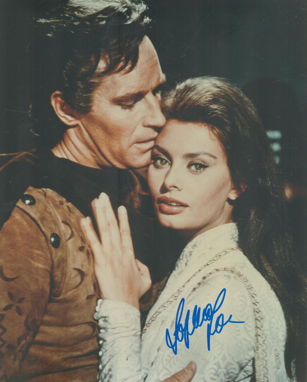 Lot 149: Sophia Loren signed 10x8inch colour photo. Italian actress....
