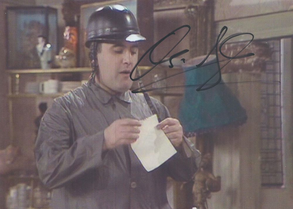 Lot 193: Alexei Sayle signed 7x5inch colour photo. Good condition....