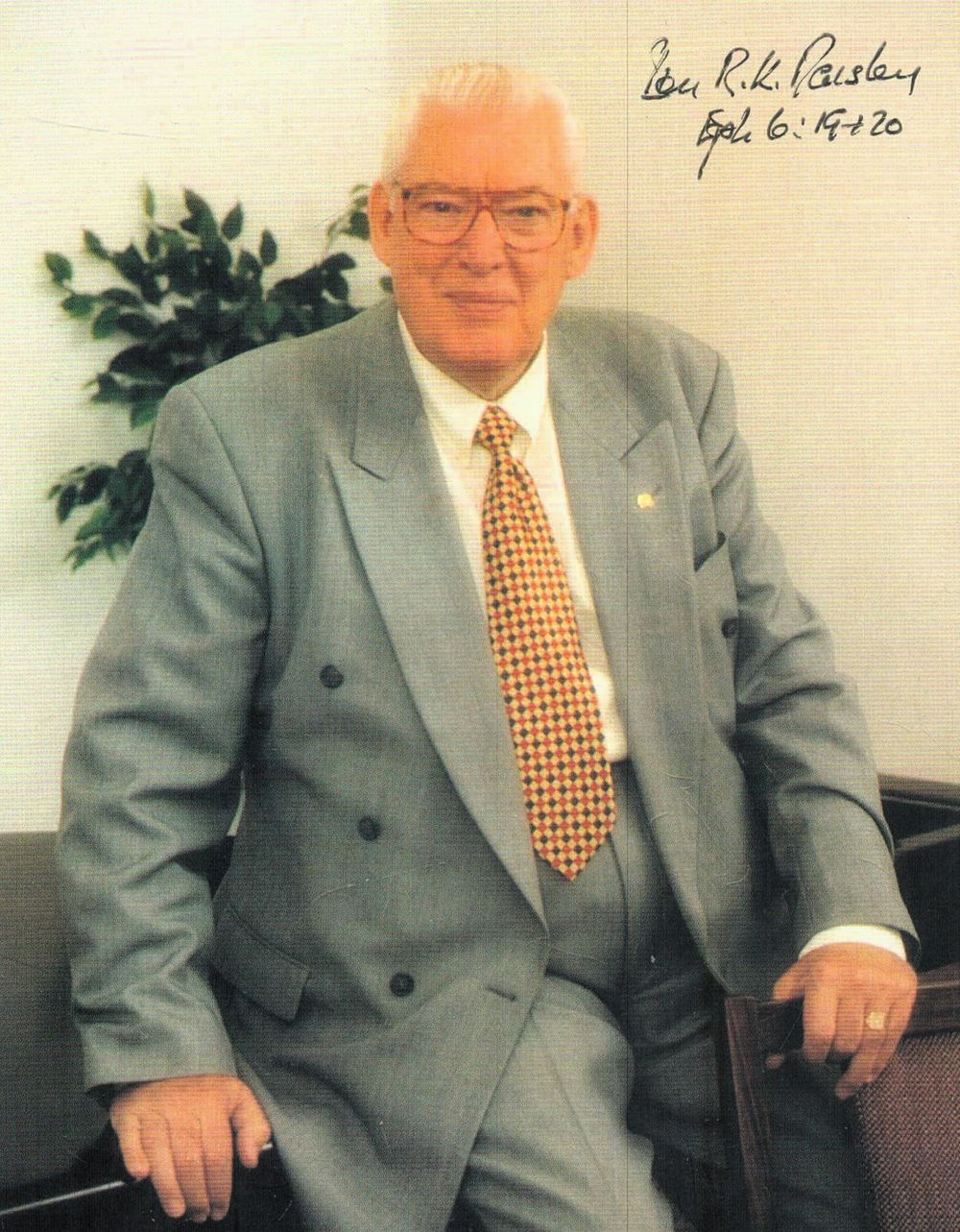 Lot 207: Rev Ian Paisley signed 6x4inch colour photo. Good...