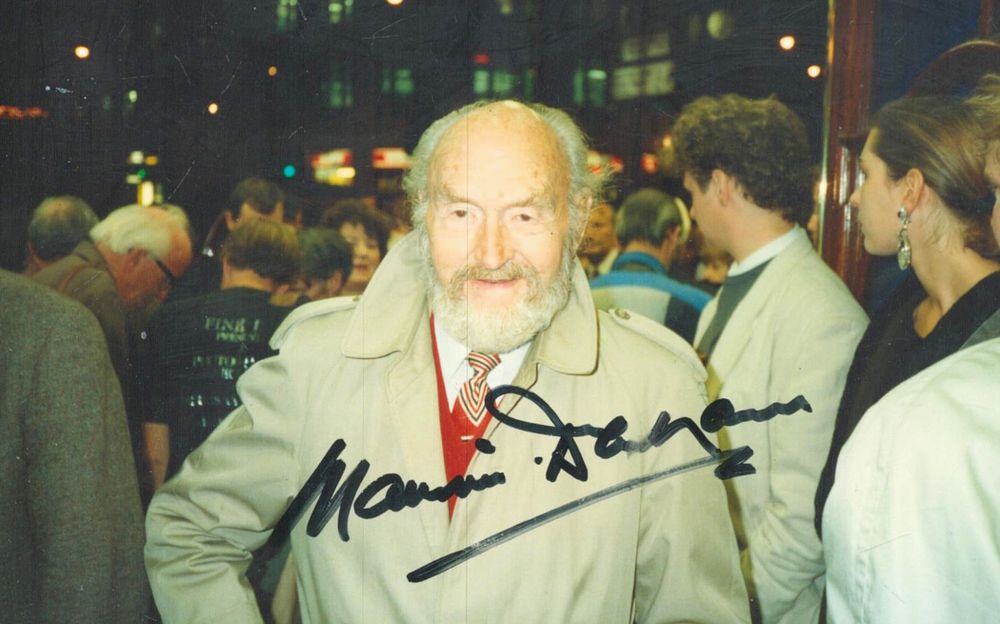 Lot 699: Maurice Denham signed 6x4 inch colour photo. Good...
