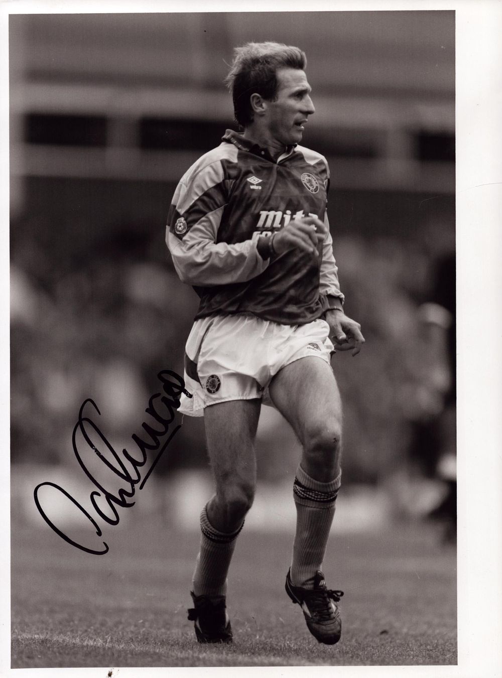 Lot 714: Gordon Cowans Signed 7x9 Aston Villa Press Photo....