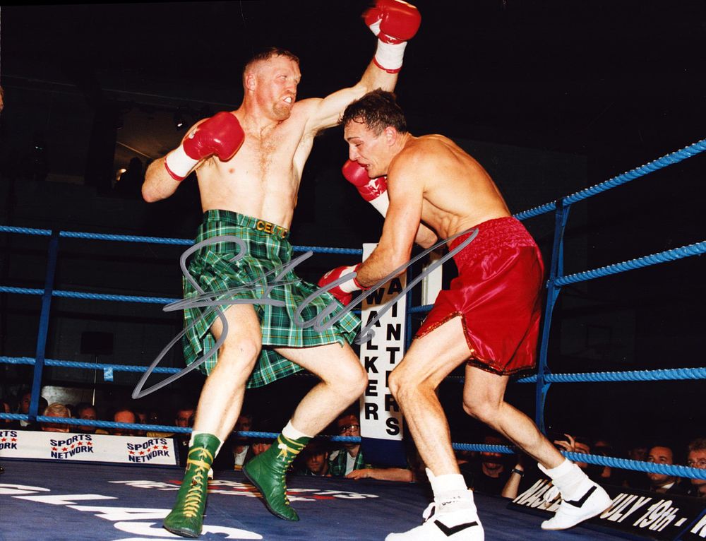 Lot 735: Steve Collins Signed Boxing 1997 8x10 Press Photo....