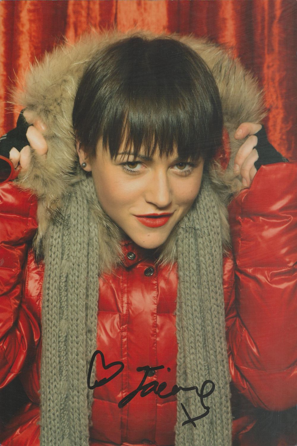 Lot 161: Jaime Winstone signed 12x8 inch colour photo. Good...