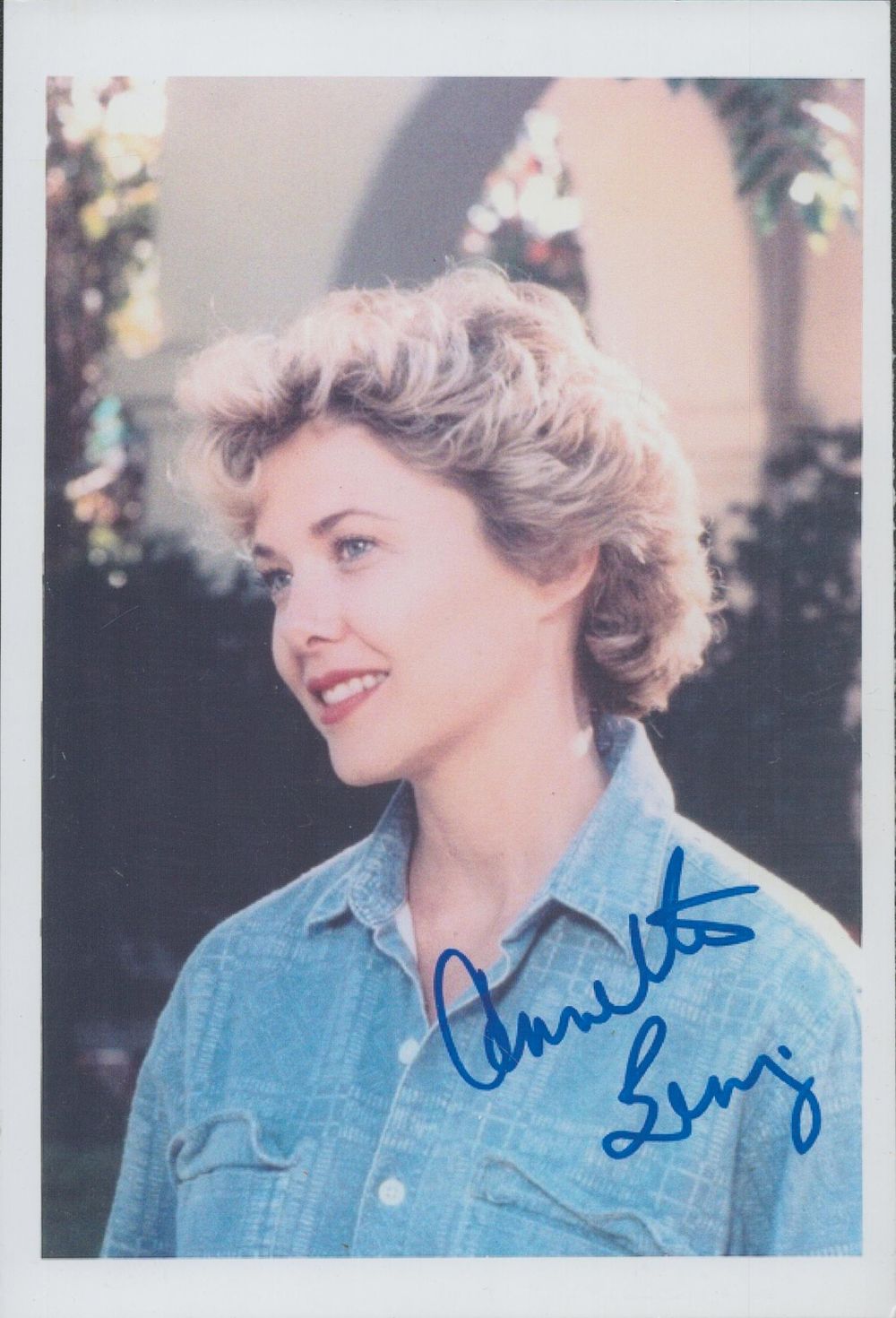 Lot 189: Annette Benning signed 8x6 inch colour photo. Good...