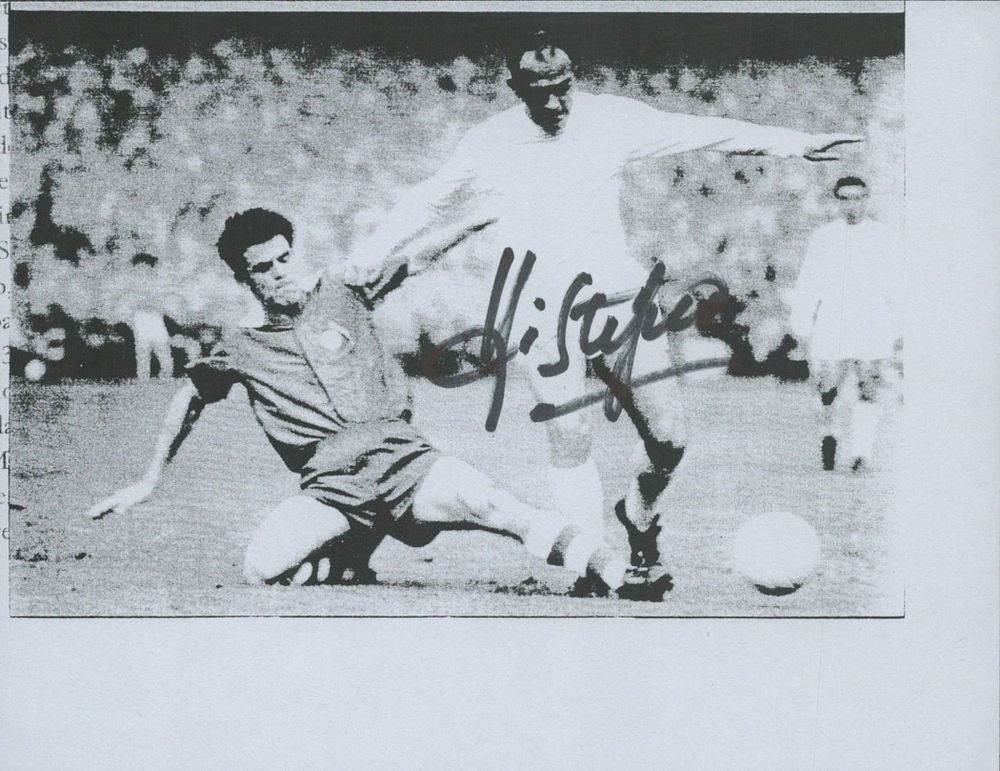 Lot 194: Alfredo Di Stefano signed 6x5 black and white...