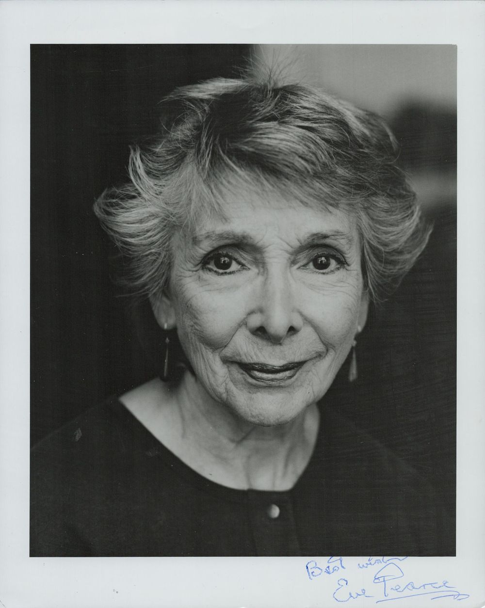 Lot 472: Eve Pearce signed 10x8inch black and white photo....