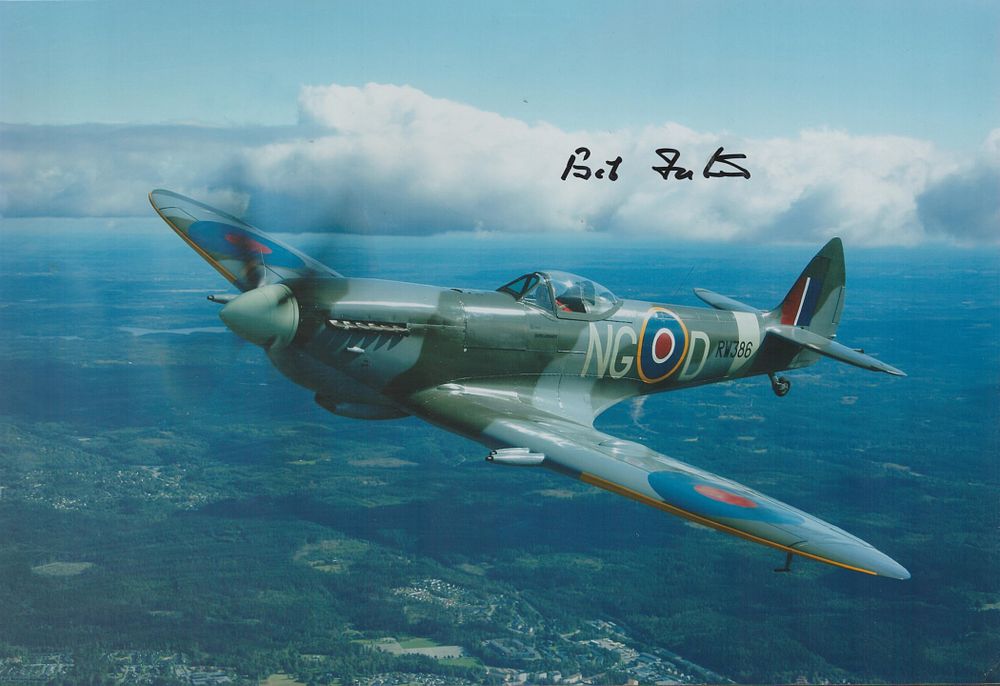 Lot 489: Robert Foster DFC Battle of Britain WW2 RAF...