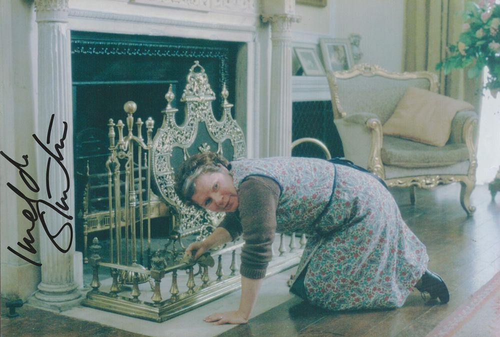 Lot 498: Imelda Staunton signed 12x8 inch colour photo. Good...