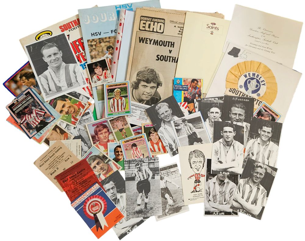Lot 37: Sport assorted Collection signed and unsinged cigarette cards,...