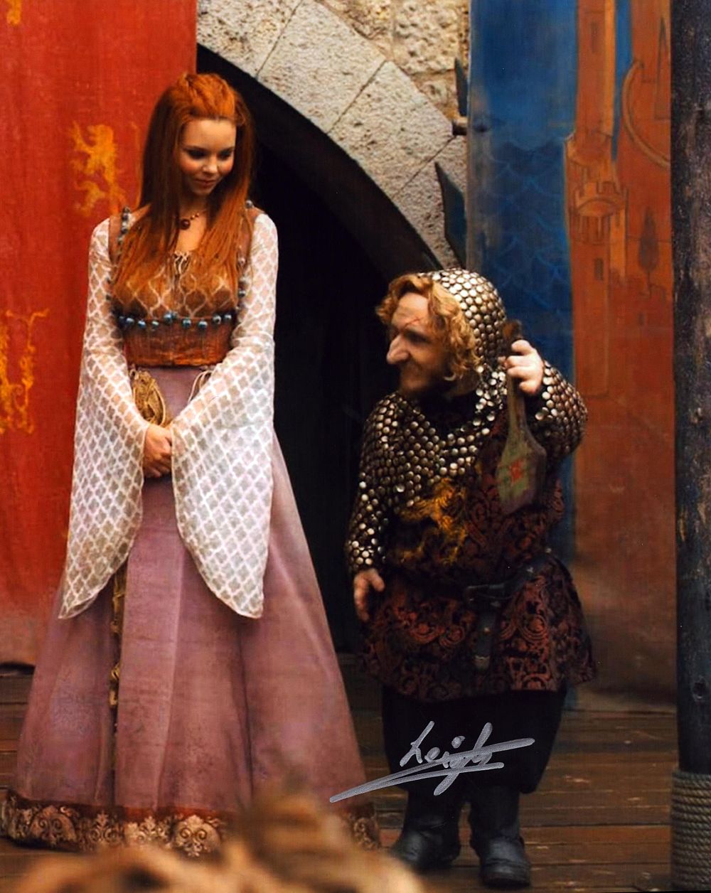Lot 227: Leigh Gill signed 10x8 inch colour photo. Good...