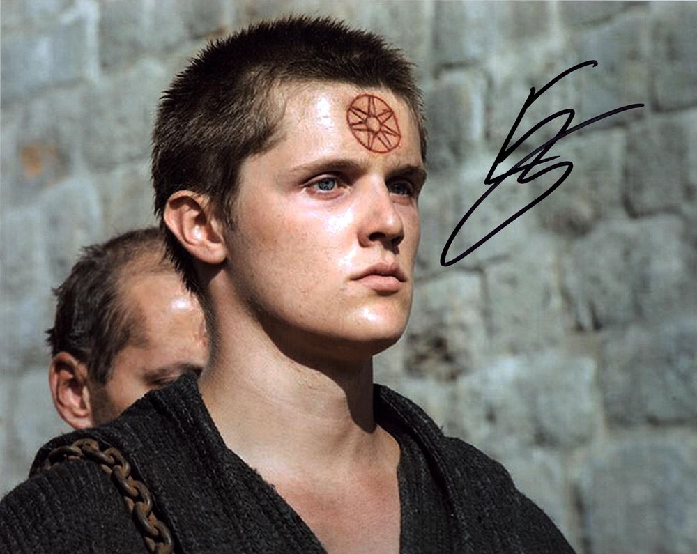 Lot 263: Eugene Simon signed 10x8 inch colour photo. Good...