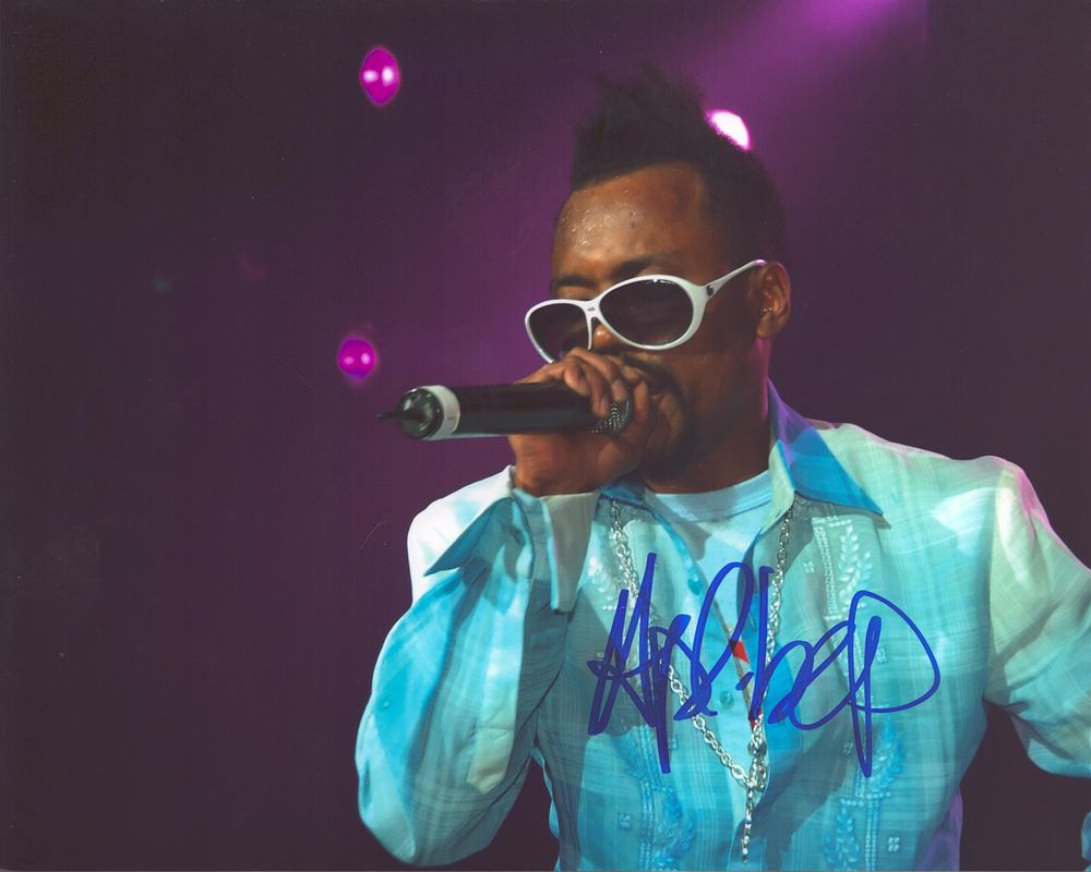 Lot 283: Allan Pineda Lindo signed 10x8 inch colour photo....
