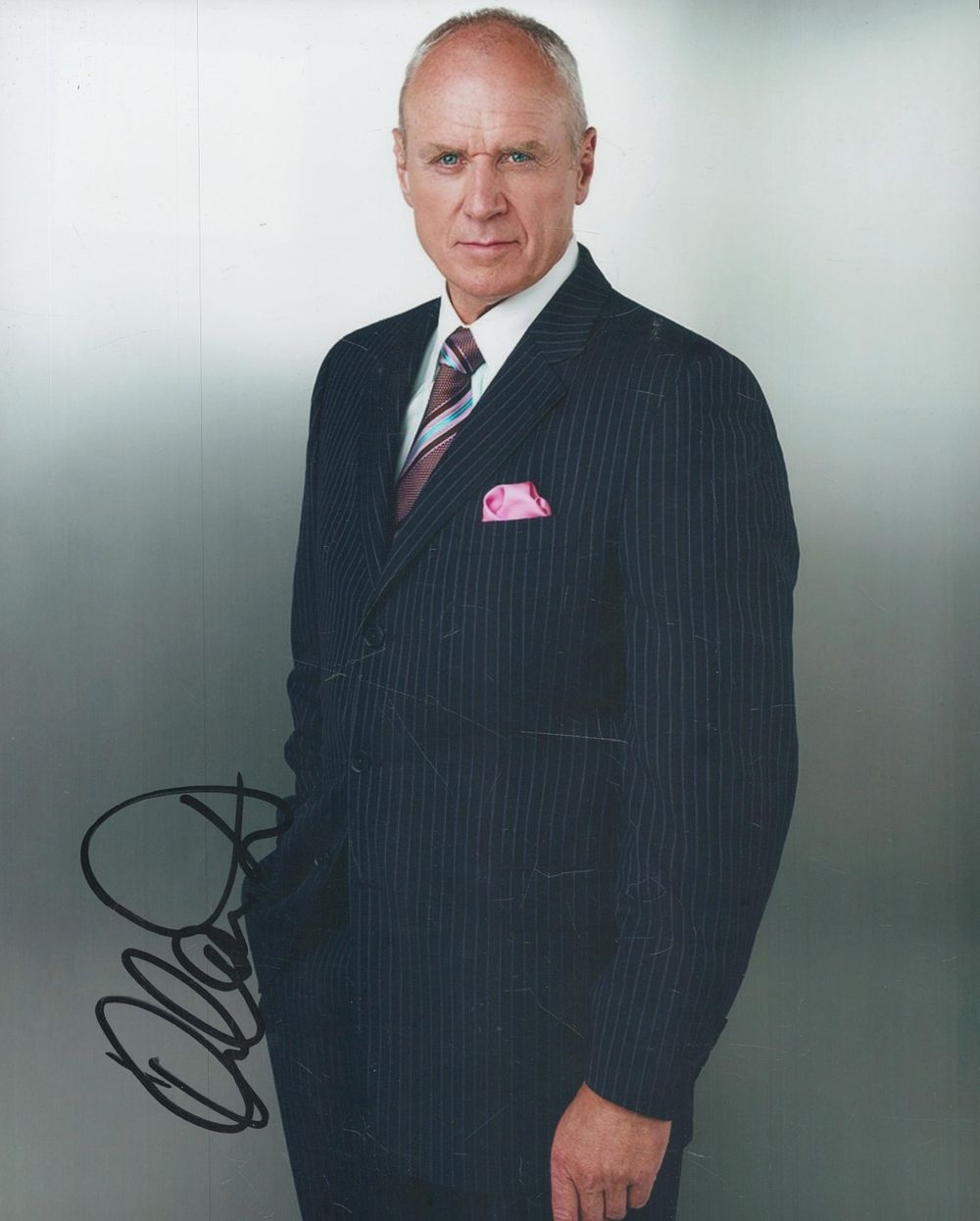 Lot 292: Alan Dale signed 10x8 inch colour photo. Good...