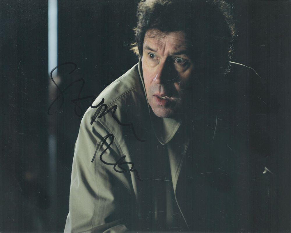 Lot 373: Stephen Rea signed 10x8 inch colour photo. Good...