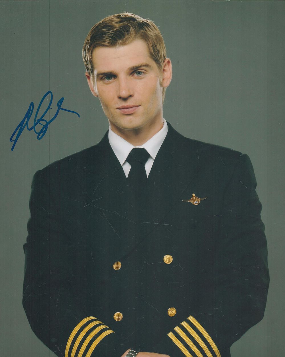 Lot 374: Mike Vogel signed 10x8 inch colour photo. Good...