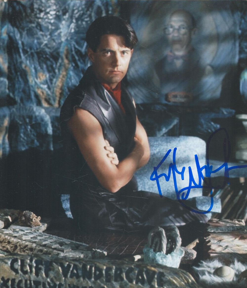 Lot 378: Kyle MacLachlan signed 10x8 inch colour photo. Good...
