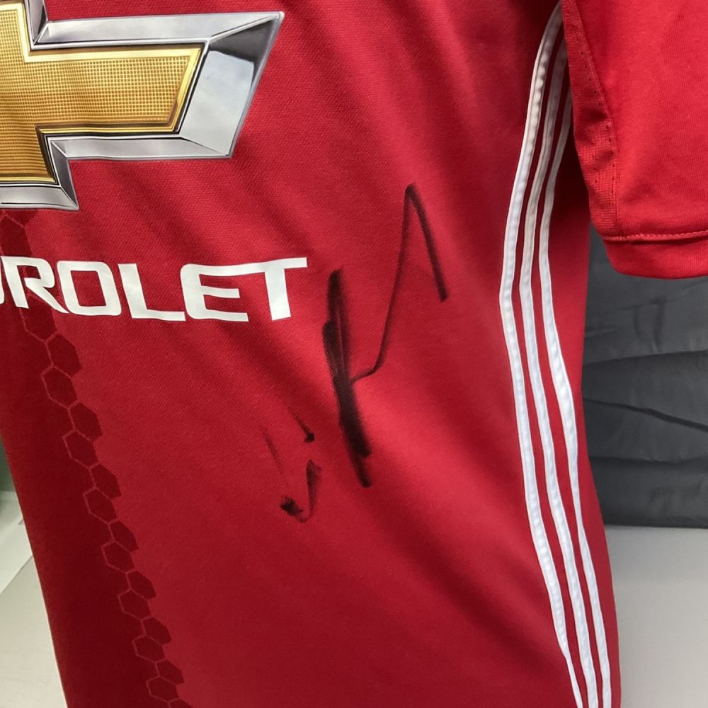 Lot 70: Football Marcus Rashford signed Manchester United replica home...