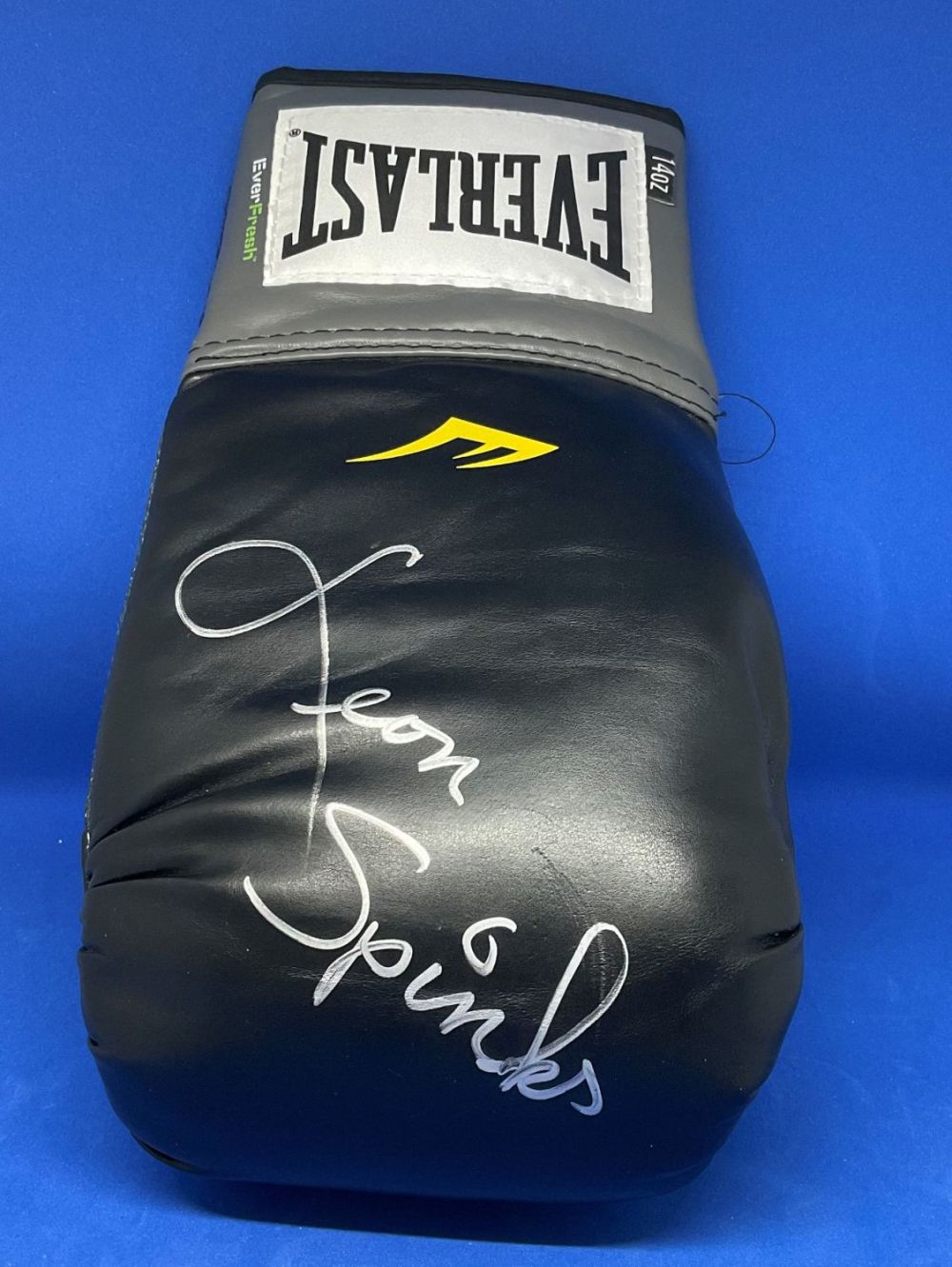 Lot 145: Boxing Leon Spinks signed Everlast 14oz Black boxing...