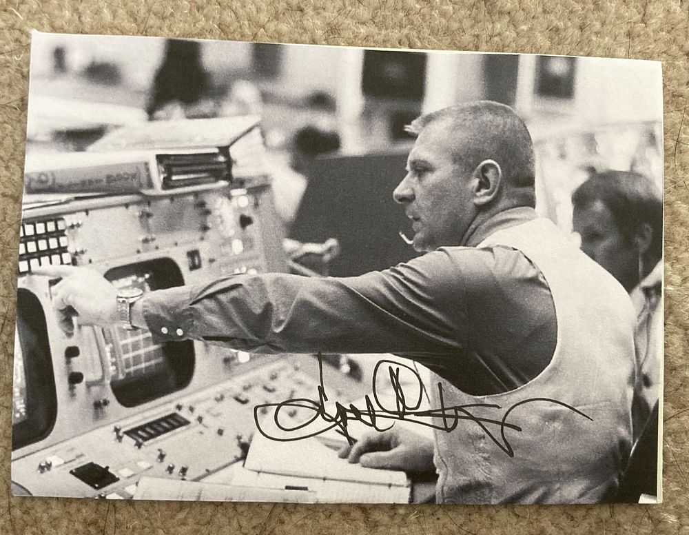 Lot 141: NASA Mission controller Gene Krantz signed 6 x...